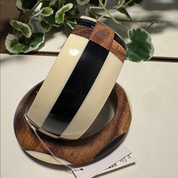 Chico's Black, Cream & Wood Inlay Bangle Set. (BR222) - Picture 6 of 14